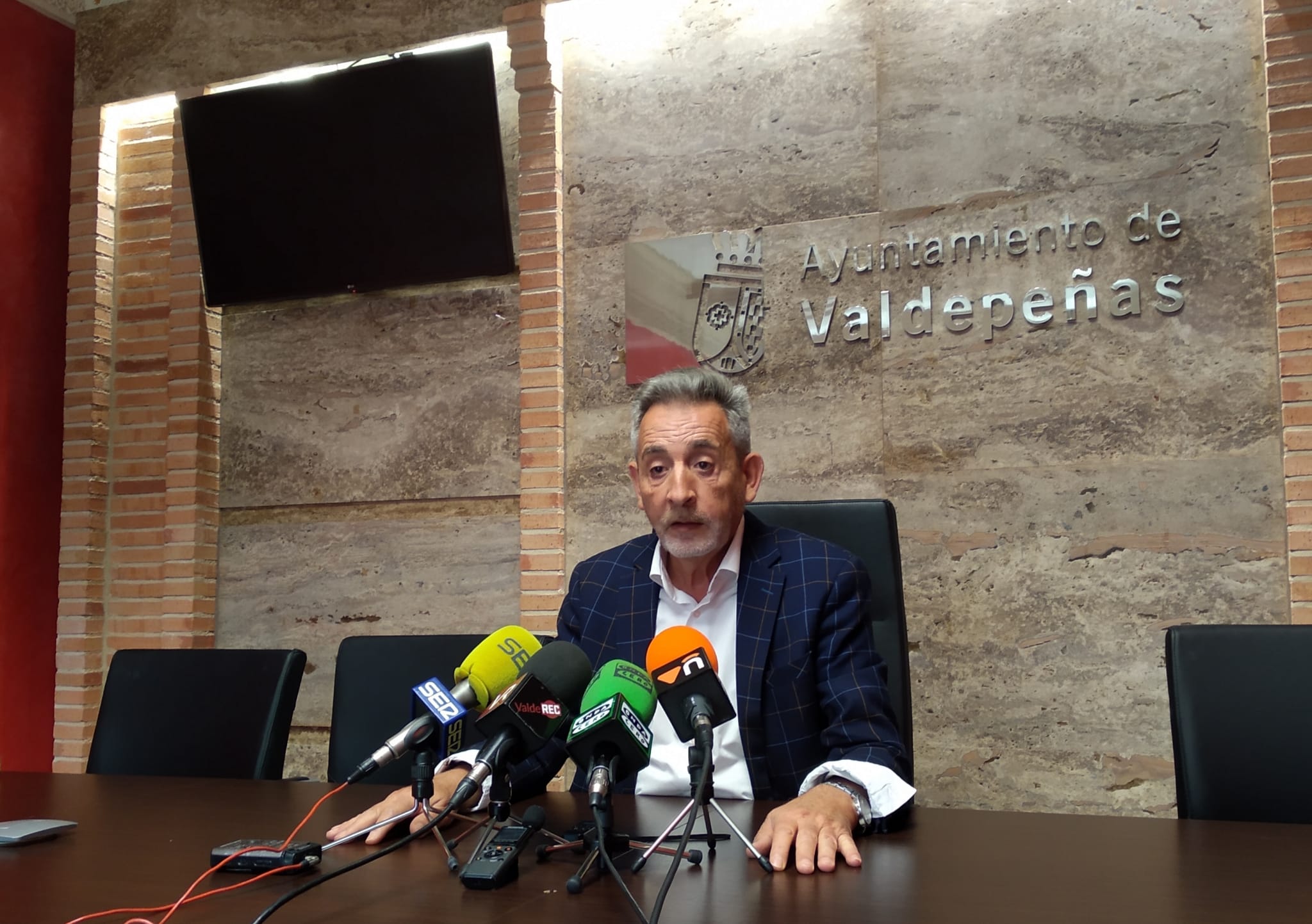 Jesús Martín insiste: la línea de tren Madrid-Jaén, que pasa por Valdepeñas, "no corre peligro" Jesús Martín insiste: la línea de tren Madrid-Jaén, que pasa por Valdepeñas, "no corre peligro"