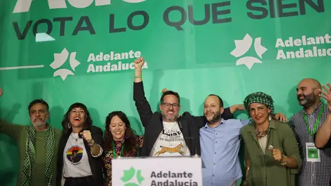 El candidato de Adelante Andalucía a la Presidencia de la Junta, José Ignacio García, celebra los resultados electorales. El candidato de Adelante Andalucía a la Presidencia de la Junta, José Ignacio García, celebra los resultados electorales.