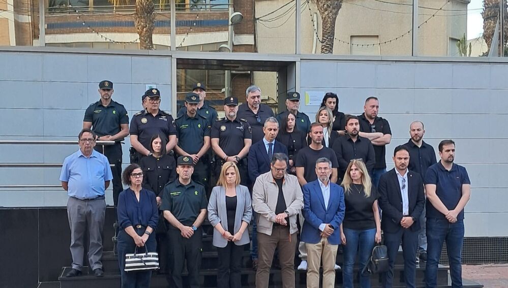 El crimen que ha costado tres vidas en Dolores mantiene consternado al municipio en su tercer día de luto oficial