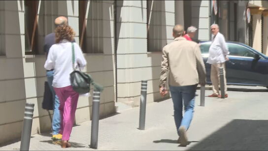 María Jesús Montero abandona la sede del PSOE-A por la puerta de atrás