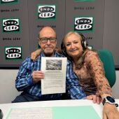 Ana Babiloni y Juan Traver en los estudios de Onda Cero Castellón. 
