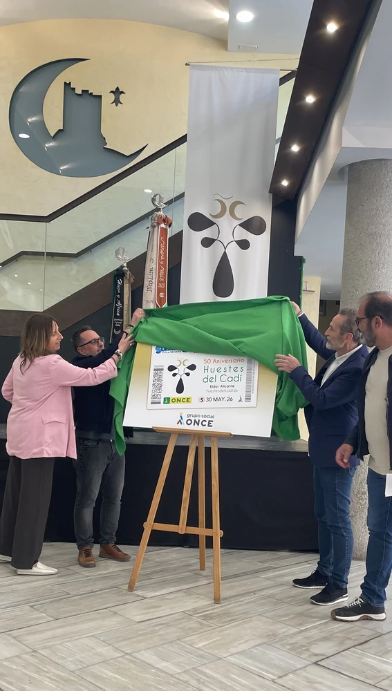 La ONCE dedica un cupón al 50 aniversario de la Comparsa Huestes del Cadí de Elda. La ONCE dedica un cupón al 50 aniversario de la Comparsa Huestes del Cadí de Elda.