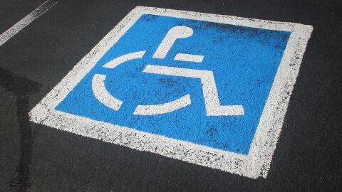 Senyal d'aparcament reservat per a persones amb discapacitat