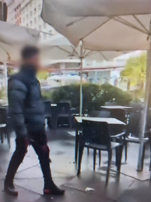 Identificado un hombre por intento de agresión por arma blanca esta semana en una pelea en la Praza Roxa Identificado un hombre por intento de agresión por arma blanca esta semana en una pelea en la Praza Roxa