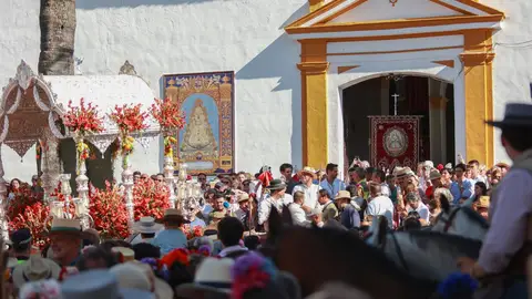 Cerca de 70 hermandades rocieras discurren desde este martes por la 'carrera oficial' de Villamanrique Cerca de 70 hermandades rocieras discurren desde este martes por la 'carrera oficial' de Villamanrique