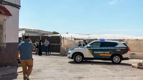 La Guardia Civil investiga como un caso de "violencia doméstica La Guardia Civil investiga como un caso de "violencia doméstica/ EFE/ Alba Feixas