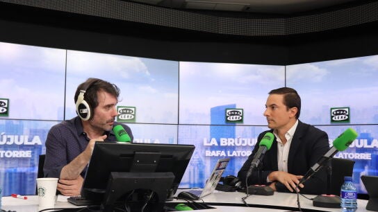 Juan Lobato durante la entrevista
