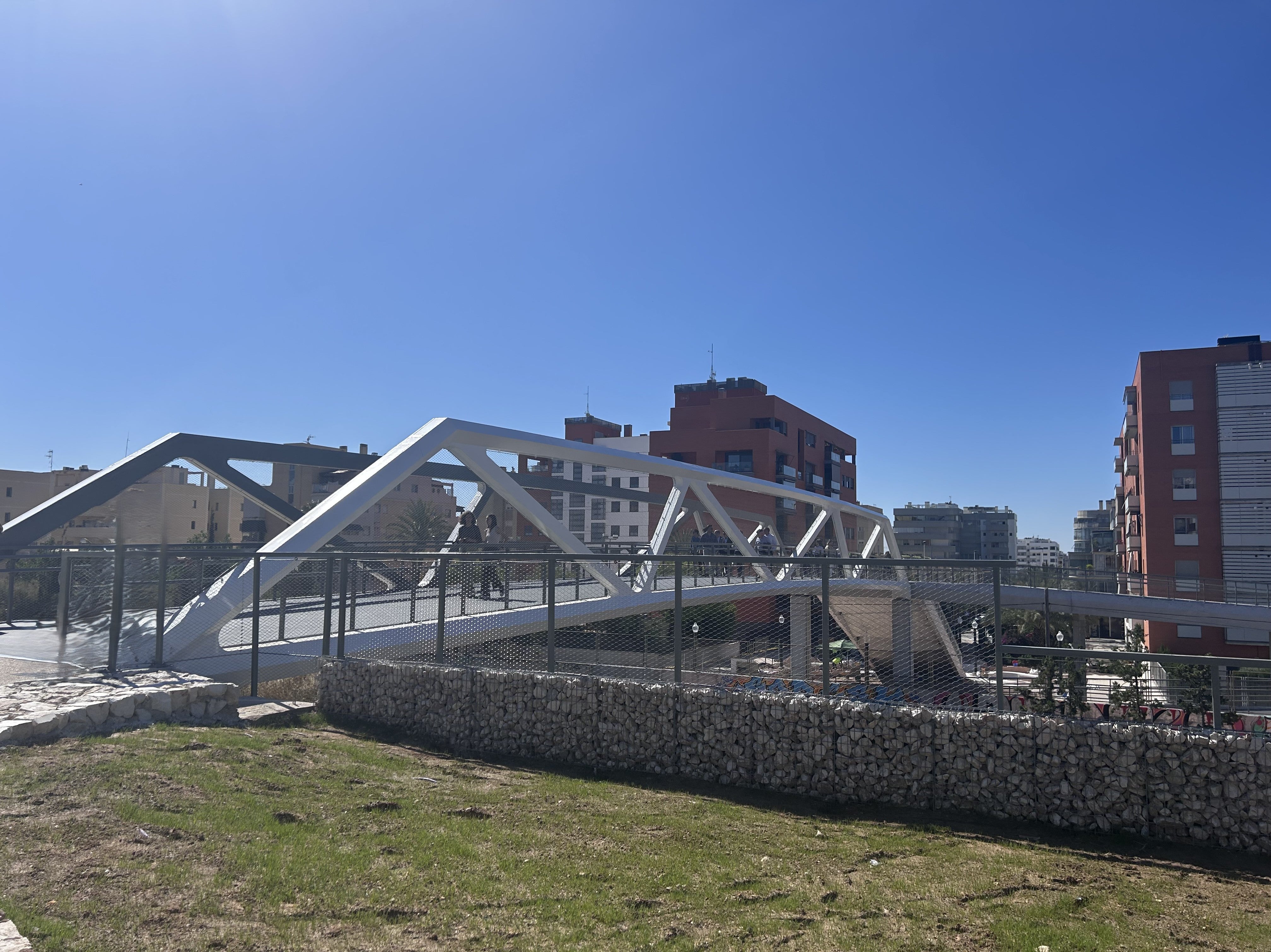 La nueva pasarela peatonal del barrio Altabix–Universidad ya es una realidad La nueva pasarela peatonal del barrio Altabix–Universidad ya es una realidad
