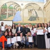 Cáritas facilitó 627 inserciones laborales en Santiago durante el año 2025 con sus programas de empleo y formación