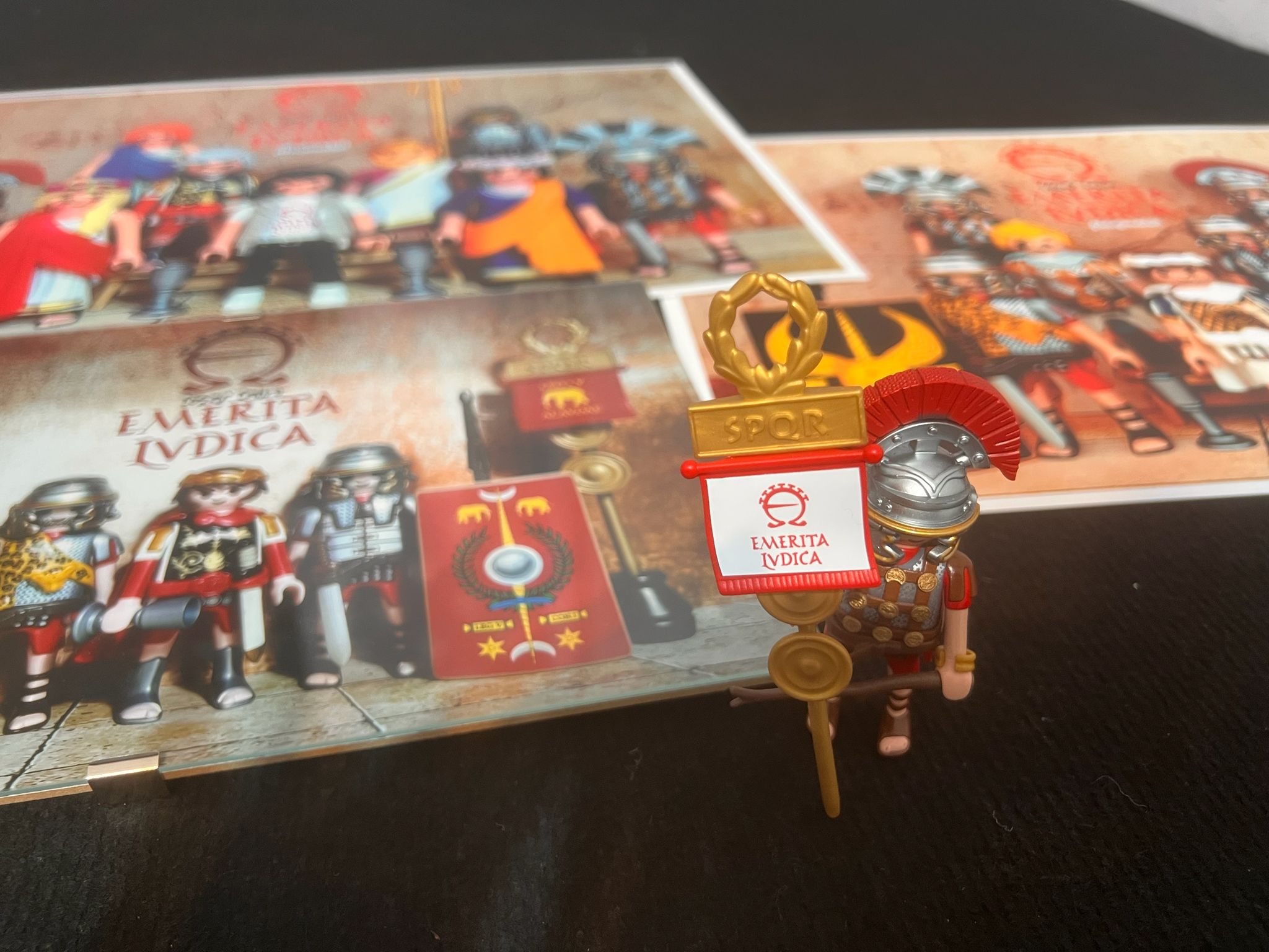 Mérida recibe unas láminas artísticas protagonizadas por figuras de Playmobil con motivo de Emerita Lvdica Mérida recibe unas láminas artísticas protagonizadas por figuras de Playmobil con motivo de Emerita Lvdica