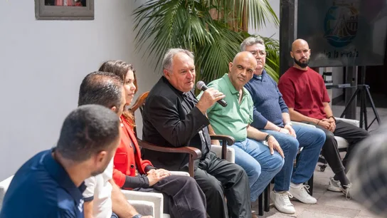Obispo de Canarias con artistas Obispo de Canarias con artistas