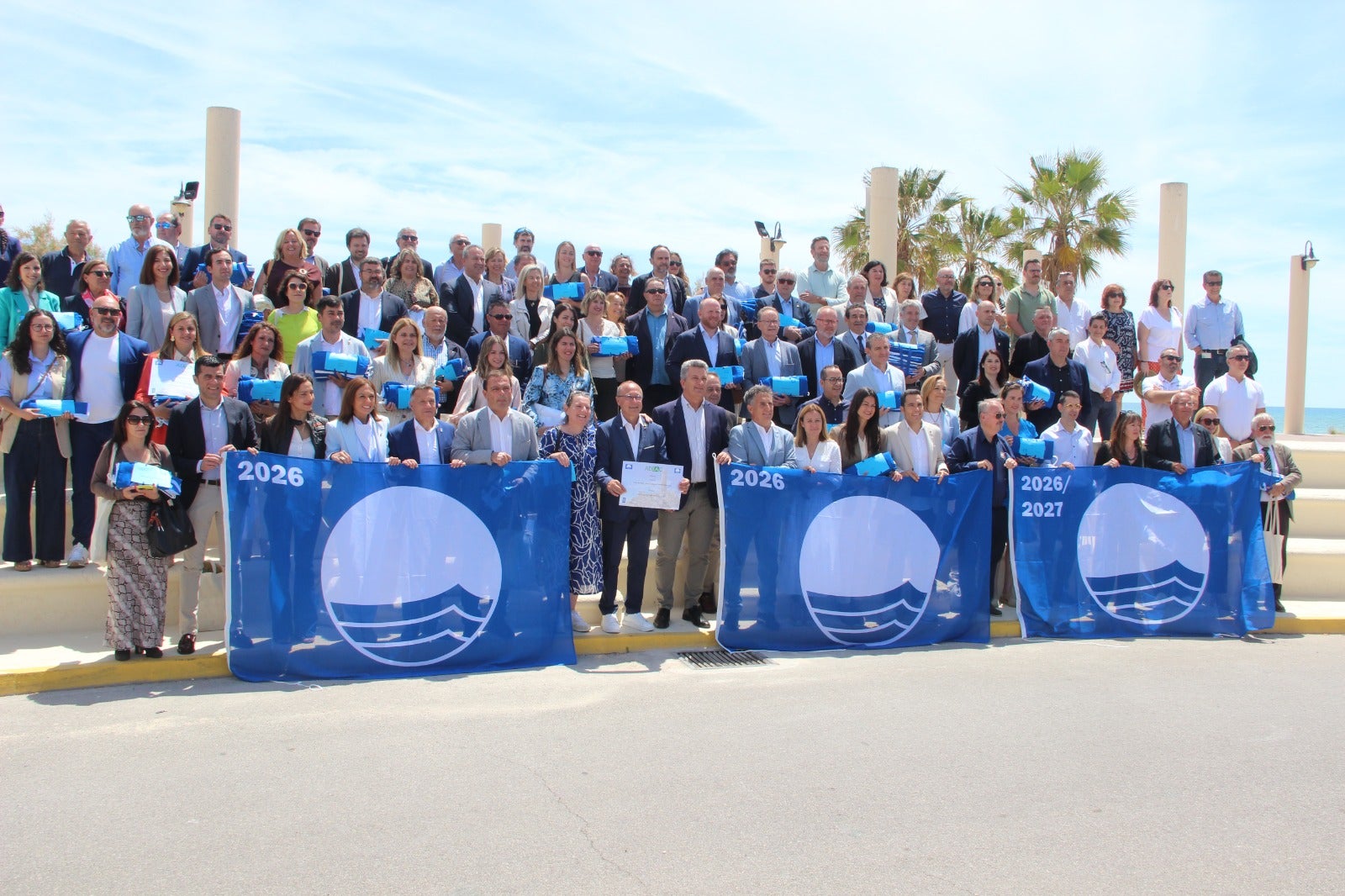 Municipios de la Marina Baixa recogen las Banderas Azules que distinguirán sus playas durante la temporada 2026-2027 Municipios de la Marina Baixa recogen las Banderas Azules que distinguirán sus playas durante la temporada 2026-2027