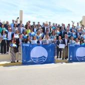 Municipios de la Marina Baixa recogen las Banderas Azules que distinguirán sus playas durante la temporada 2026-2027 Municipios de la Marina Baixa recogen las Banderas Azules que distinguirán sus playas durante la temporada 2026-2027