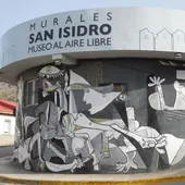 'Guernica' (2012), mural colectivo de homenaje a la célebre pintura de Picasso que da la bienvenida a los visitantes 'Guernica' (2012), mural colectivo de homenaje a la célebre pintura de Picasso que da la bienvenida a los visitantes