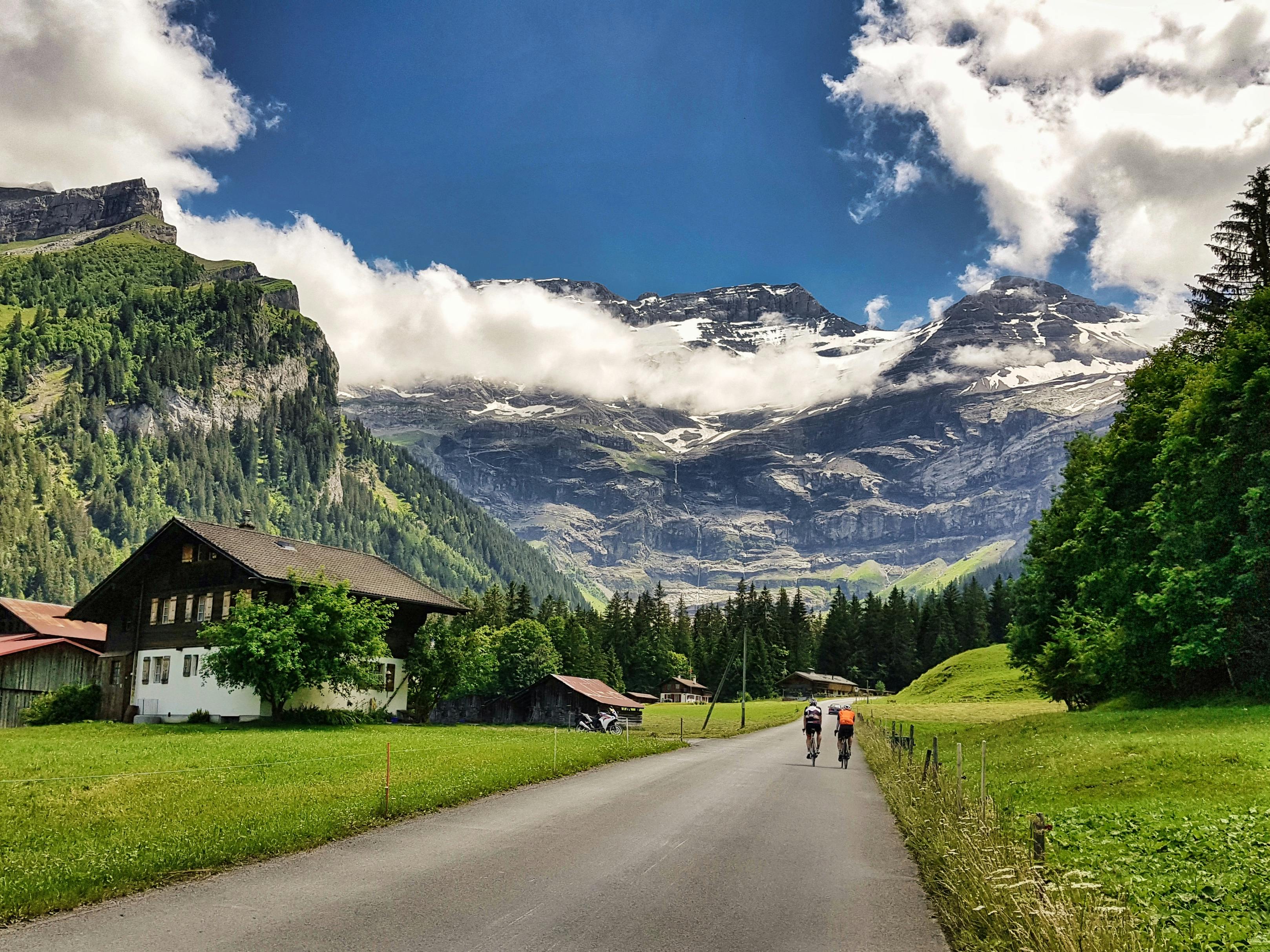 Grand Tour de Suiza: ruta cultural entre Basilea, Berna y Gruyère episode artwork