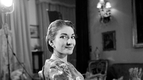 Mar&iacute;a Callas tomada en 1958 para el programa de televisi&oacute;n "Small World". El programa fue presentado por Edward R. Murrow.