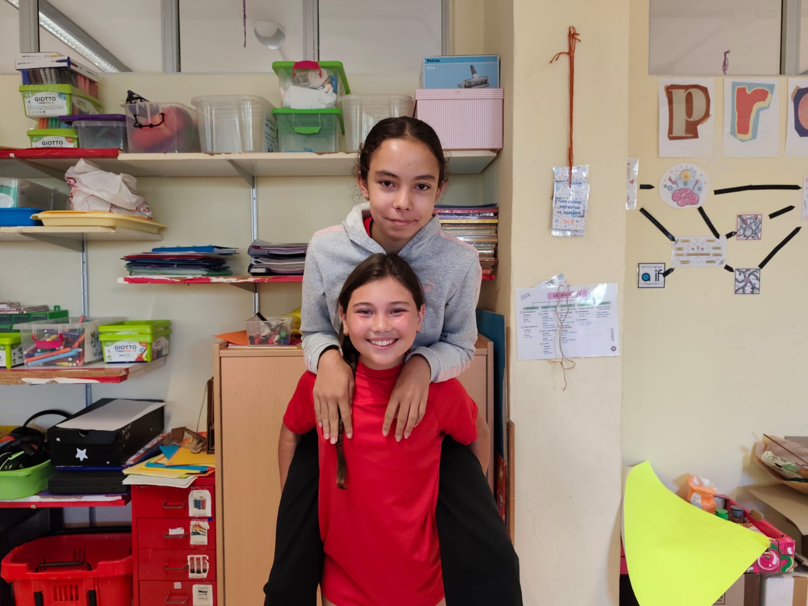 Sara, Jade, Neus y toda una clase de 6ºA del CEIP Santa Gertrudis volcada para concienciar sobre la salud mental Sara, Jade, Neus y toda una clase de 6ºA del CEIP Santa Gertrudis volcada para concienciar sobre la salud mental
