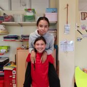 Sara Costa y Jade Mitchell, ganadoras del concurso de cuento infantil del Govern balear