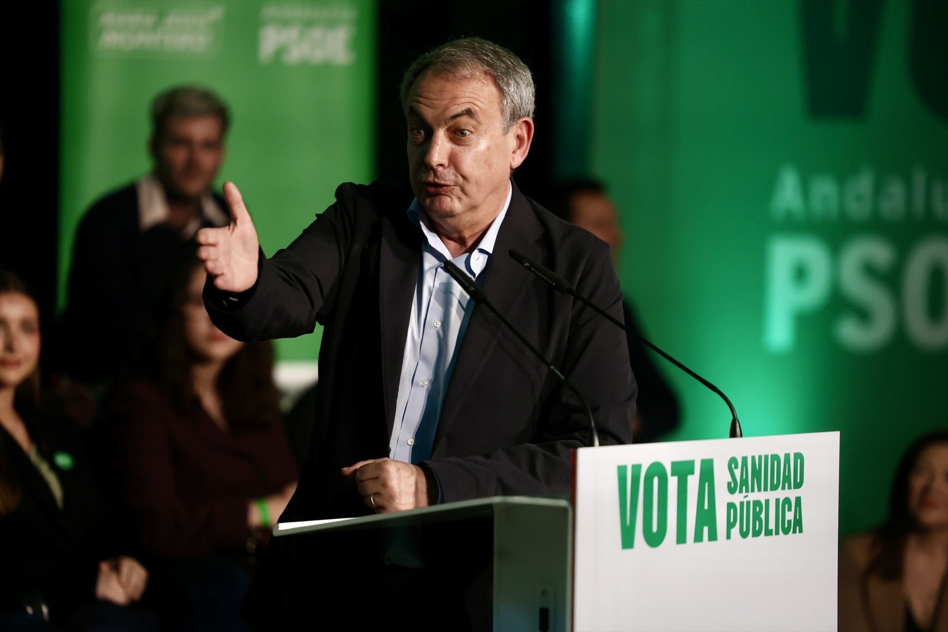 El expresidente del Gobierno José Luis Rodríguez Zapatero, durante su intervención en un mitin en Andalucía. El expresidente del Gobierno José Luis Rodríguez Zapatero, durante su intervención en un mitin en Andalucía.
