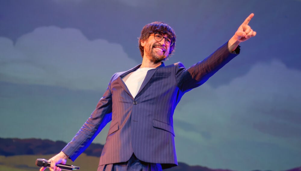 Luis Piedrahita s'entrega al públic que el visita al teatre per gaudir de l'espectacle 'Apocalípticamente correcto'