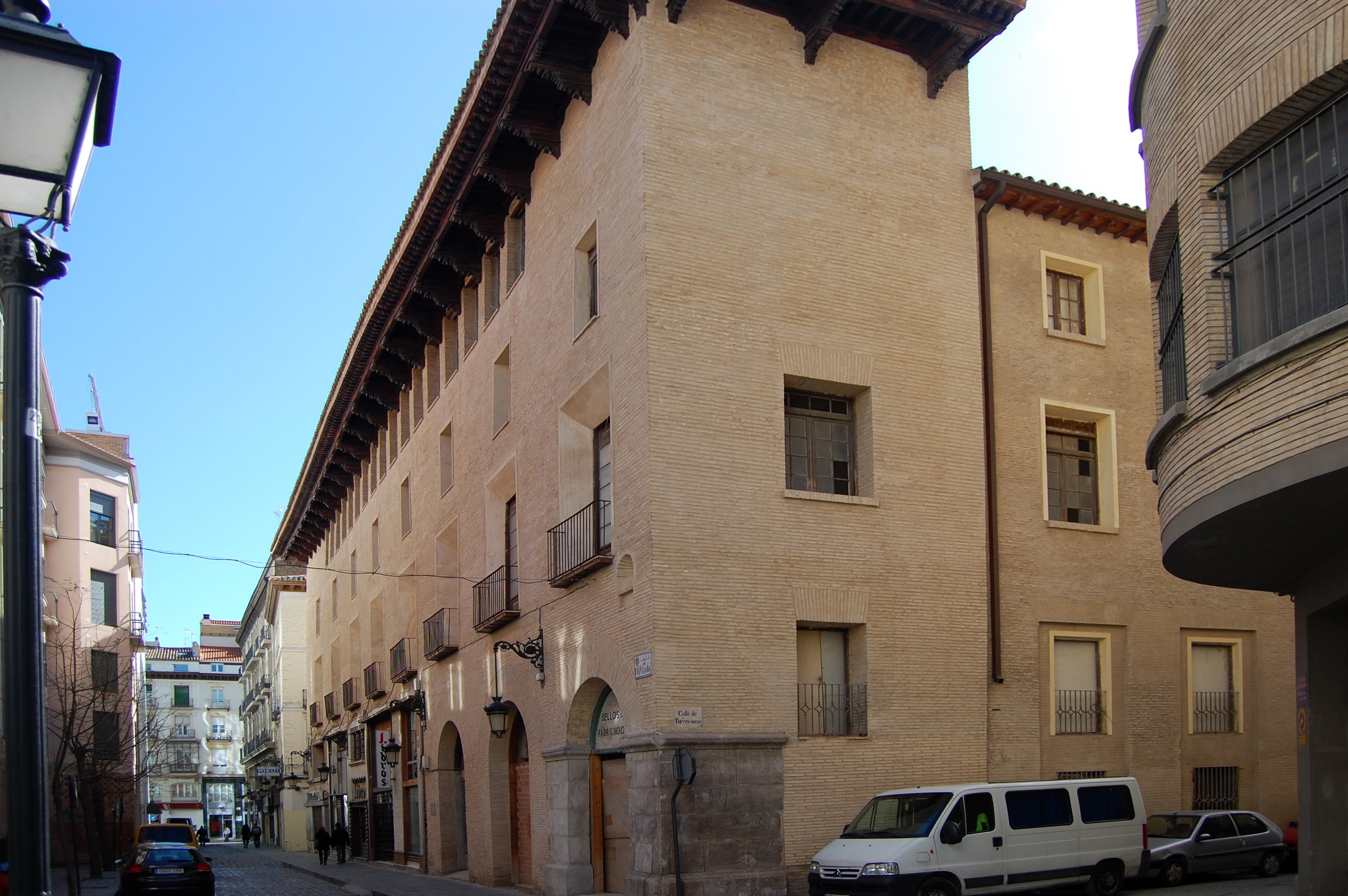 Zaragoza busca la fórmula para recuperar el Palacio de Fuenclara Zaragoza busca la fórmula para recuperar el Palacio de Fuenclara