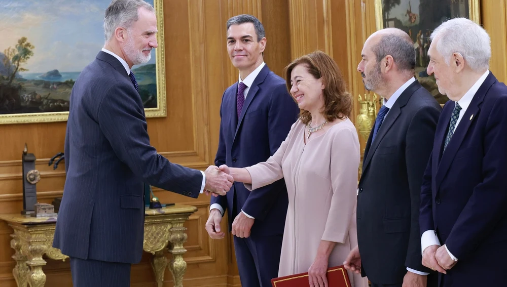 Su Majestad el Rey recibe el saludo de la presidenta del Congreso de los Diputados, Francina Armengol hoy en la Zarzuela. Su Majestad el Rey recibe el saludo de la presidenta del Congreso de los Diputados, Francina Armengol hoy en la Zarzuela.