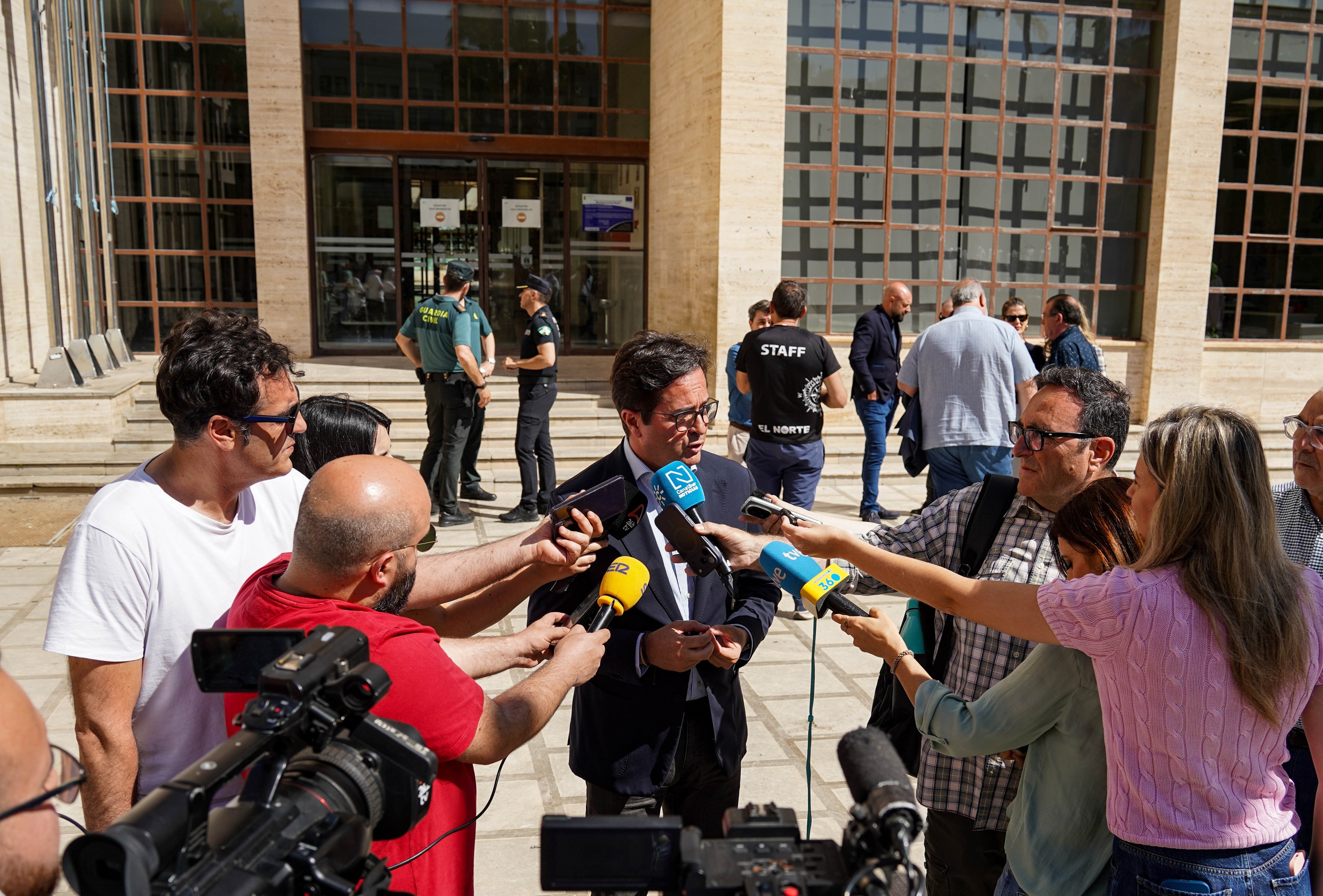 Los investigadores apuntan a un posible caso de violencia de género y vicaria en 'El Canalillo' Los investigadores apuntan a un posible caso de violencia de género y vicaria en 'El Canalillo'