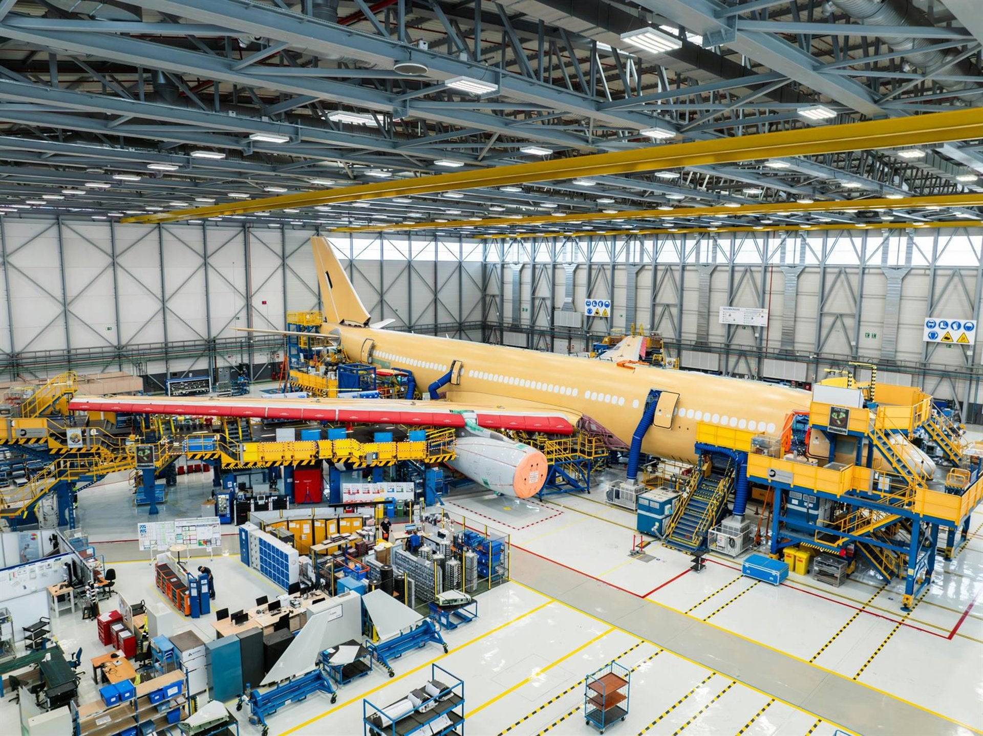 Airbus abrirá un centro de conversión del A330 MRTT que creará en torno a 200 puestos de trabajo nuevosAirbus abrirá un centro de conversión del A330 MRTT que creará en torno a 200 puestos de trabajo nuevos Airbus abrirá un centro de conversión del A330 MRTT que creará en torno a 200 puestos de trabajo nuevosAirbus abrirá un centro de conversión del A330 MRTT que creará en torno a 200 puestos de trabajo nuevos