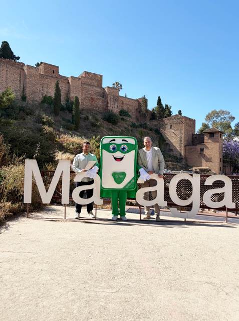 Llega a Málaga el colchón que planta árboles: Decodescanso y RECYPUR lanzan "Save The Planet" — Más de uno cover