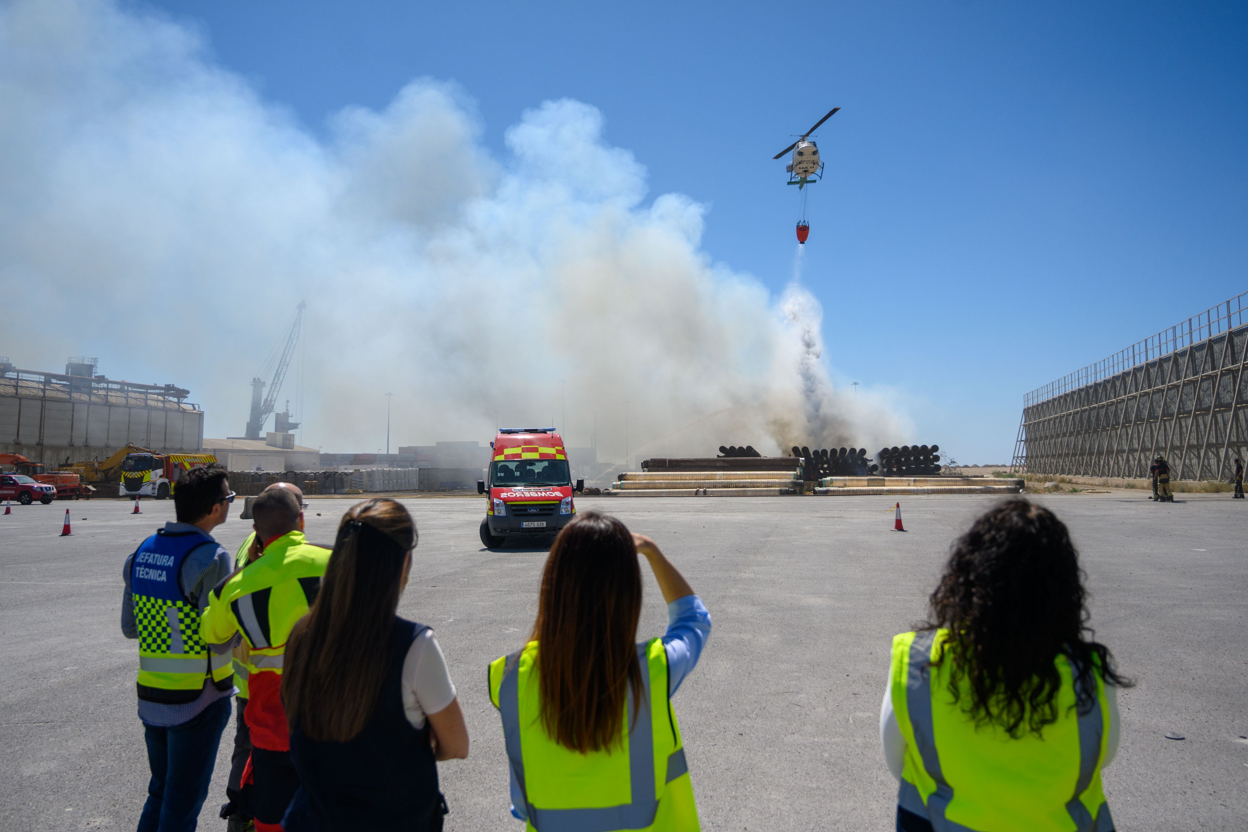 Controlado el incendio en el Puerto de Almería Controlado el incendio en el Puerto de Almería