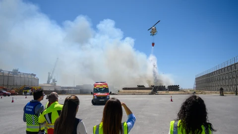 Incendio en el Puerto de Almería