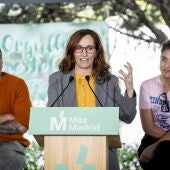 La ministra de Sanidad, Mónica García, interviene junto a Emilio Delgado y Manuela Bergerot en un acto de Más Madrid.