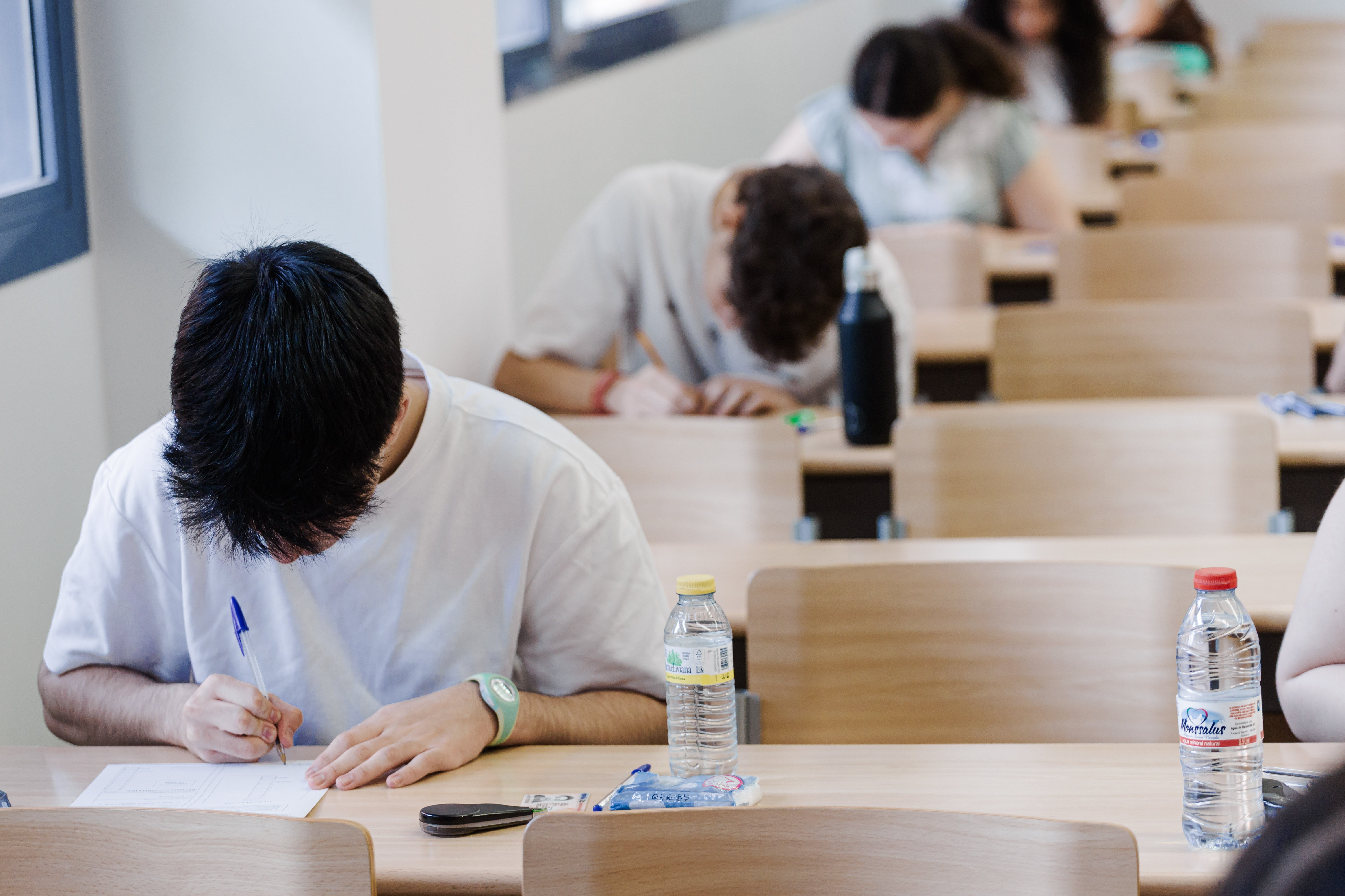 Alumnos realizando un examen de acceso a la universidad en Madrid. Año 2025. Alumnos realizando un examen de acceso a la universidad en Madrid. Año 2025.