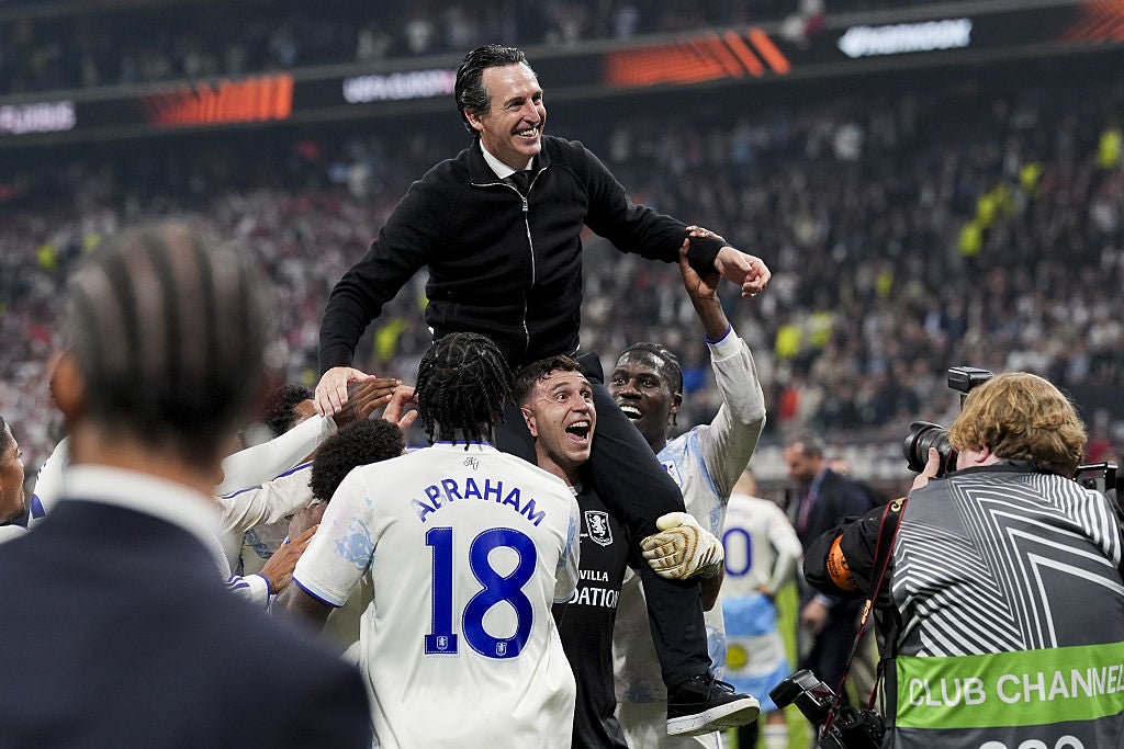 Unai Emery, tras ganar su quinta Europa League: "El Sevilla fue un paso primordial para entender esta competición" Unai Emery, tras ganar su quinta Europa League: "El Sevilla fue un paso primordial para entender esta competición"