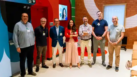 Fundación Somos F5, Google y Asociación Arrabal-AID reúnen a un centenar de pymes, emprendedores y entidades sociales para presentarles herramientas y buenas prácticas sobre ciberseguridad Fundación Somos F5, Google y Asociación Arrabal-AID reúnen a un centenar de pymes, emprendedores y entidades sociales para presentarles herramientas y buenas prácticas sobre ciberseguridad