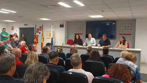 Asamblea extraordinaria de foguerers y barraquers con el Ayuntamiento de Alicante Asamblea extraordinaria de foguerers y barraquers con el Ayuntamiento de Alicante