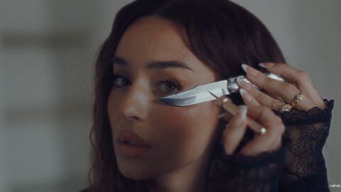 Lola &Iacute;ndigo en el videoclip de 'El bachat&oacute;n de la L'