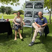 Lara Vivero y José Ferreras, director médico de Maex Ferreras, en Golf Xaz Lara Vivero y José Ferreras, director médico de Maex Ferreras, en Golf Xaz