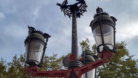 Fanals a Pla de Palau amb la corona invertida de Gaud&iacute;