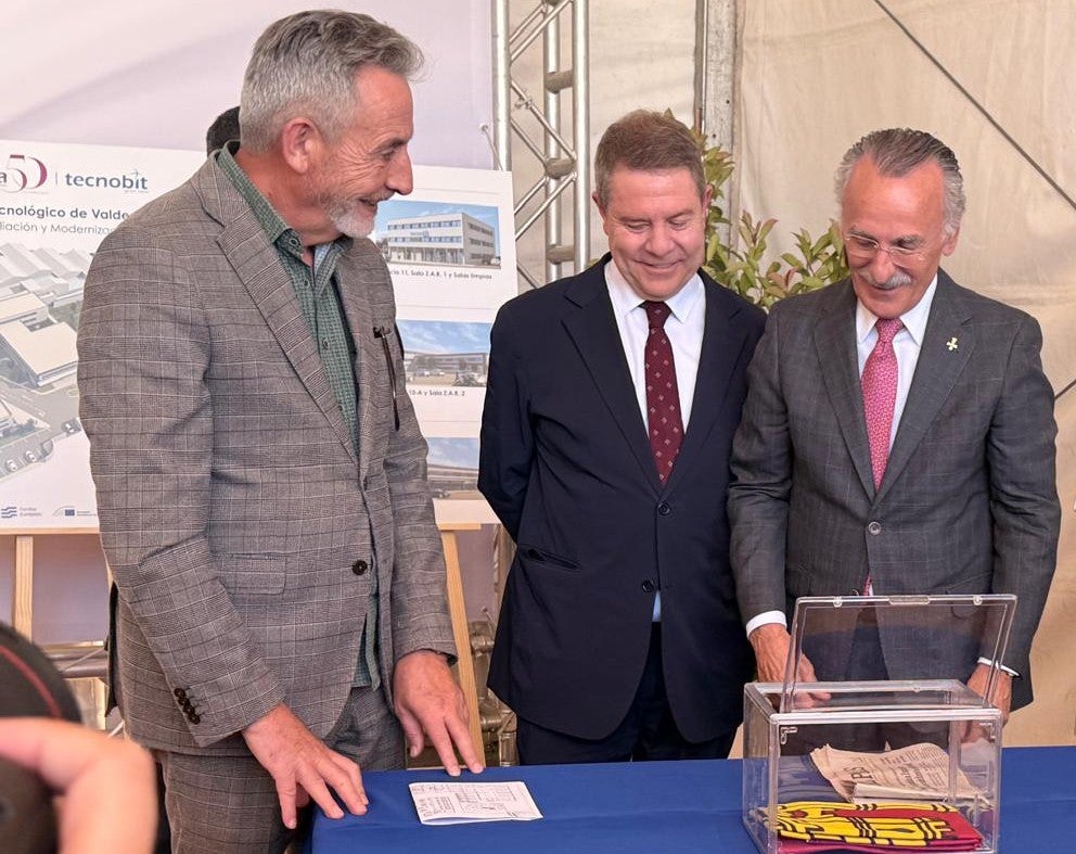 "No tenemos que estar preocupados en que te vas a presentar, si no ocupados en votarte", el presidente ejecutivo de Grupo Oesía al alcalde de Valdepeñas "No tenemos que estar preocupados en que te vas a presentar, si no ocupados en votarte", el presidente ejecutivo de Grupo Oesía al alcalde de Valdepeñas