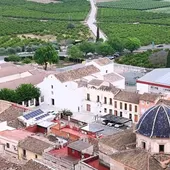 Convent del Àngels i plaza construida a su alrededor Convent del Àngels i plaza construida a su alrededor