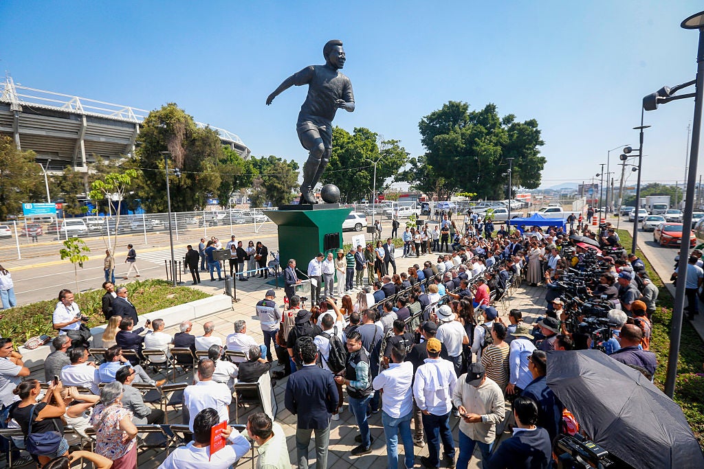 Inauguración de la escultura “La Canarinha” en honor a la leyenda brasileña del fútbol Edson Arantes do Nascimento ('Pelé') frente al Estadio Jalisco en Guadalajara, una de las sedes de la Copa Mundial de la FIFA 2026. Inauguración de la escultura “La Canarinha” en honor a la leyenda brasileña del fútbol Edson Arantes do Nascimento ('Pelé') frente al Estadio Jalisco en Guadalajara, una de las sedes de la Copa Mundial de la FIFA 2026.