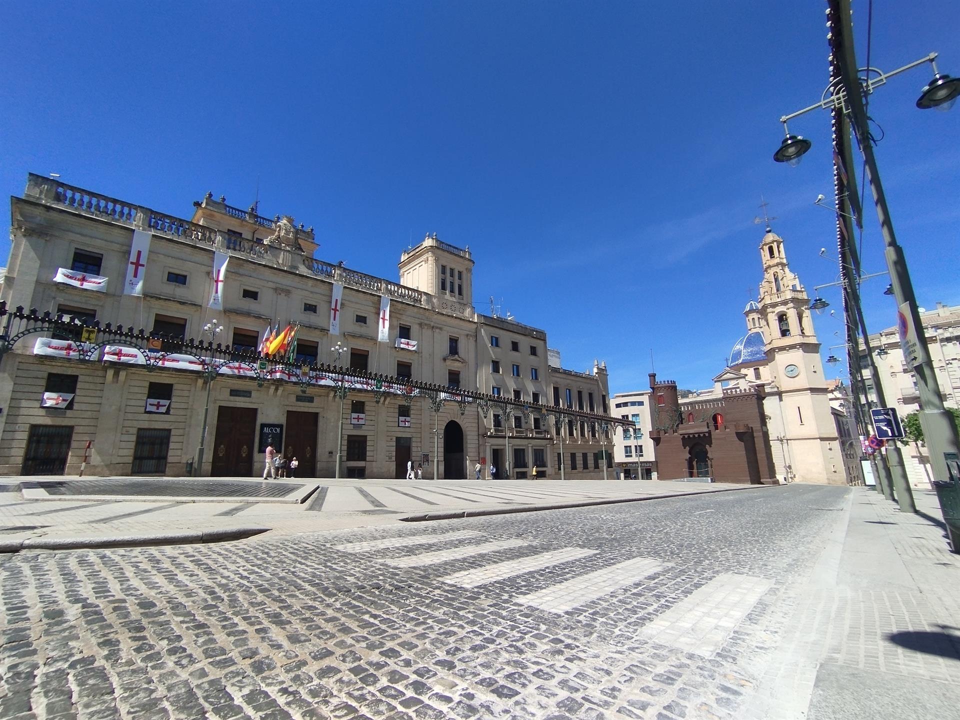 El pleno de Alcoi muestra "apoyo y solidaridad" a una alcoyana retenida en la flotilla por Israel El pleno de Alcoi muestra "apoyo y solidaridad" a una alcoyana retenida en la flotilla por Israel