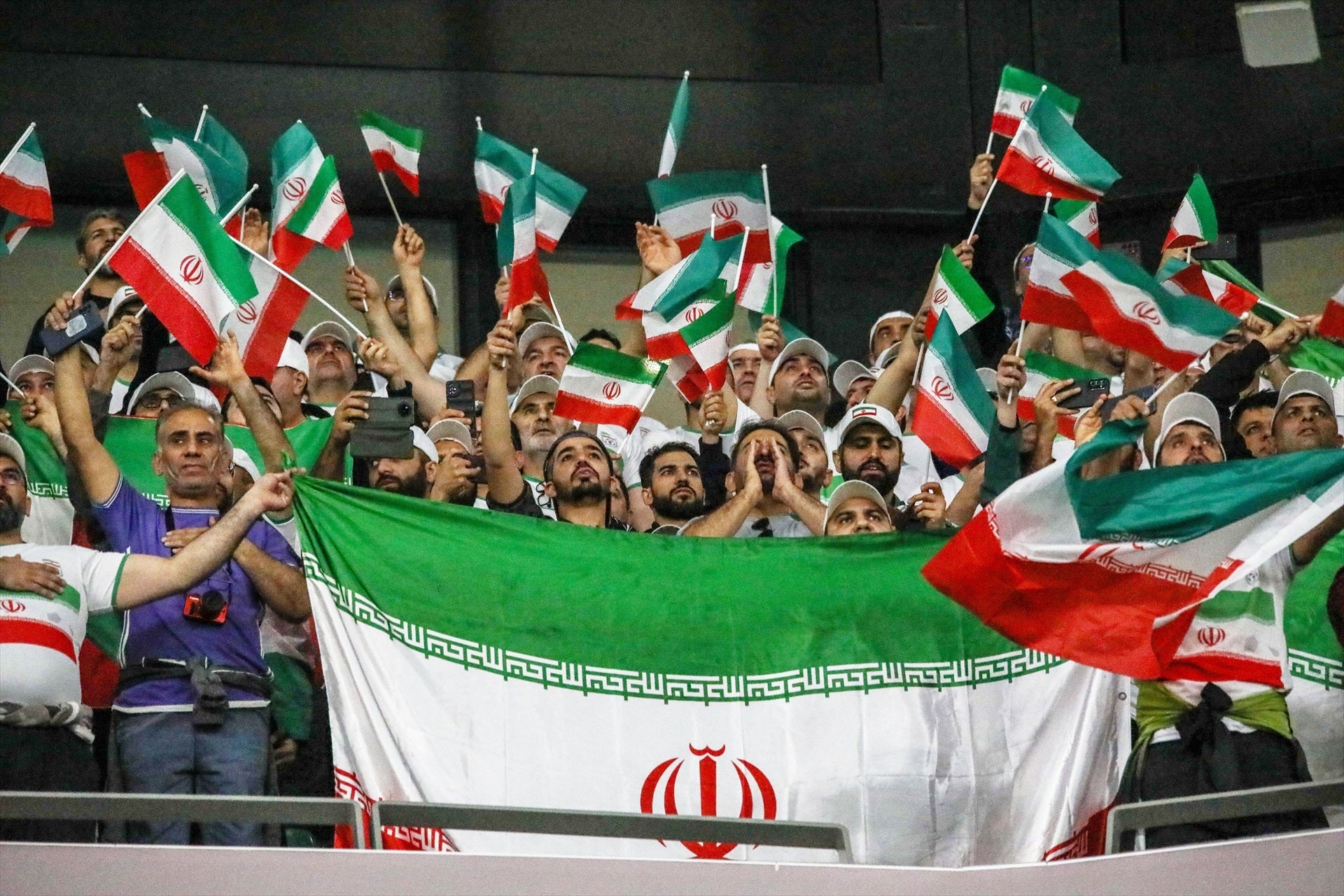 Aficionados de la selección de Irán durante la celebración de un partido Aficionados de la selección de Irán durante la celebración de un partido