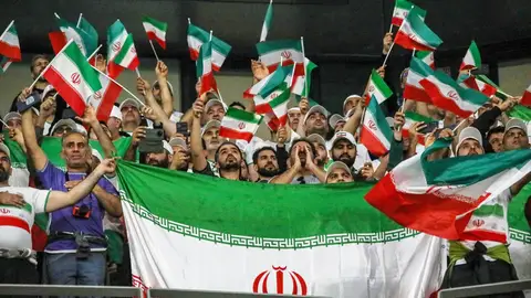 Aficionados de la selección de Irán durante la celebración de un partido Aficionados de la selección de Irán durante la celebración de un partido