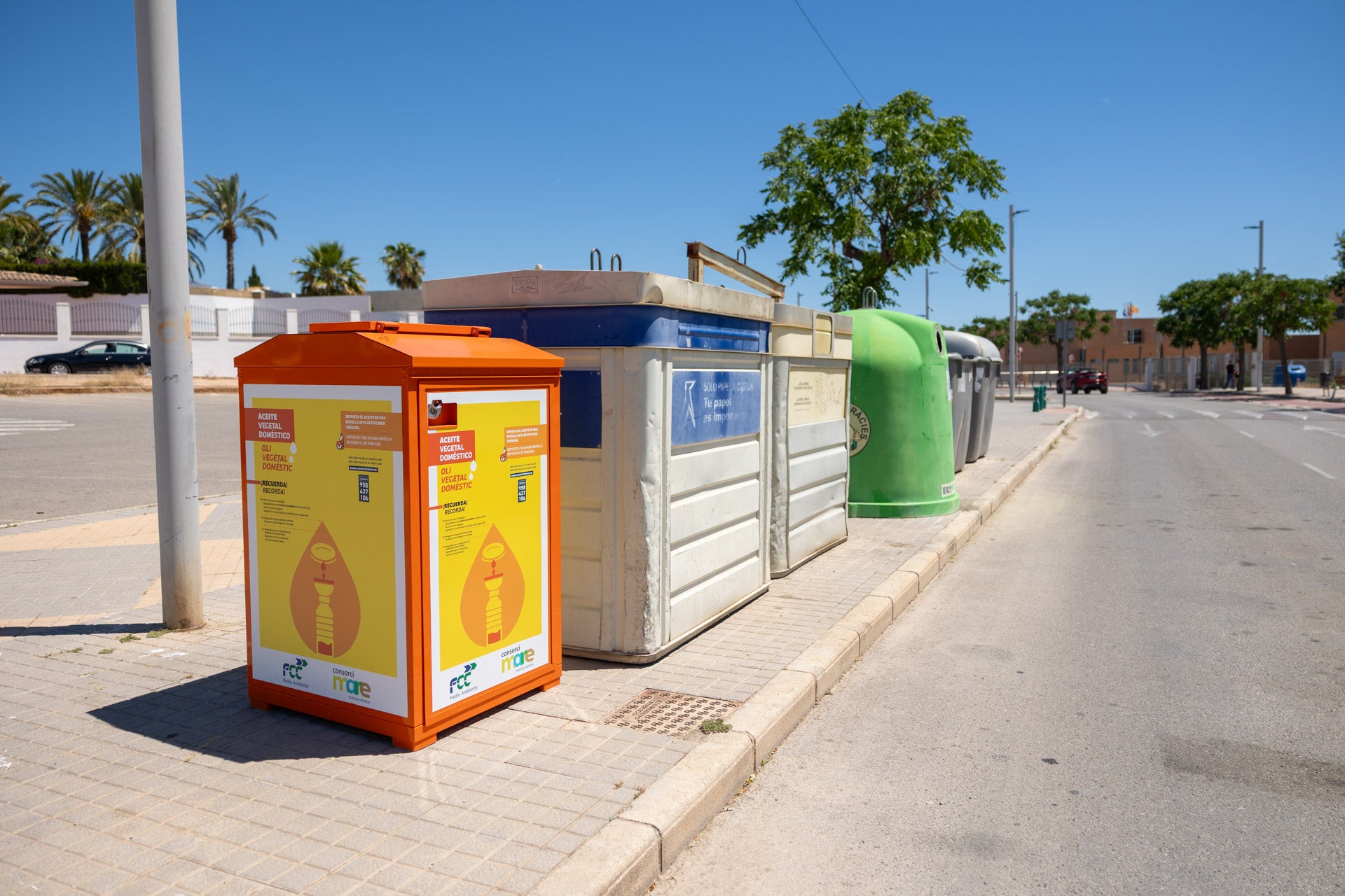 L’Alfàs del Pi refuerza el reciclaje con 24 nuevos contenedores para aceite y ropa usada L’Alfàs del Pi refuerza el reciclaje con 24 nuevos contenedores para aceite y ropa usada