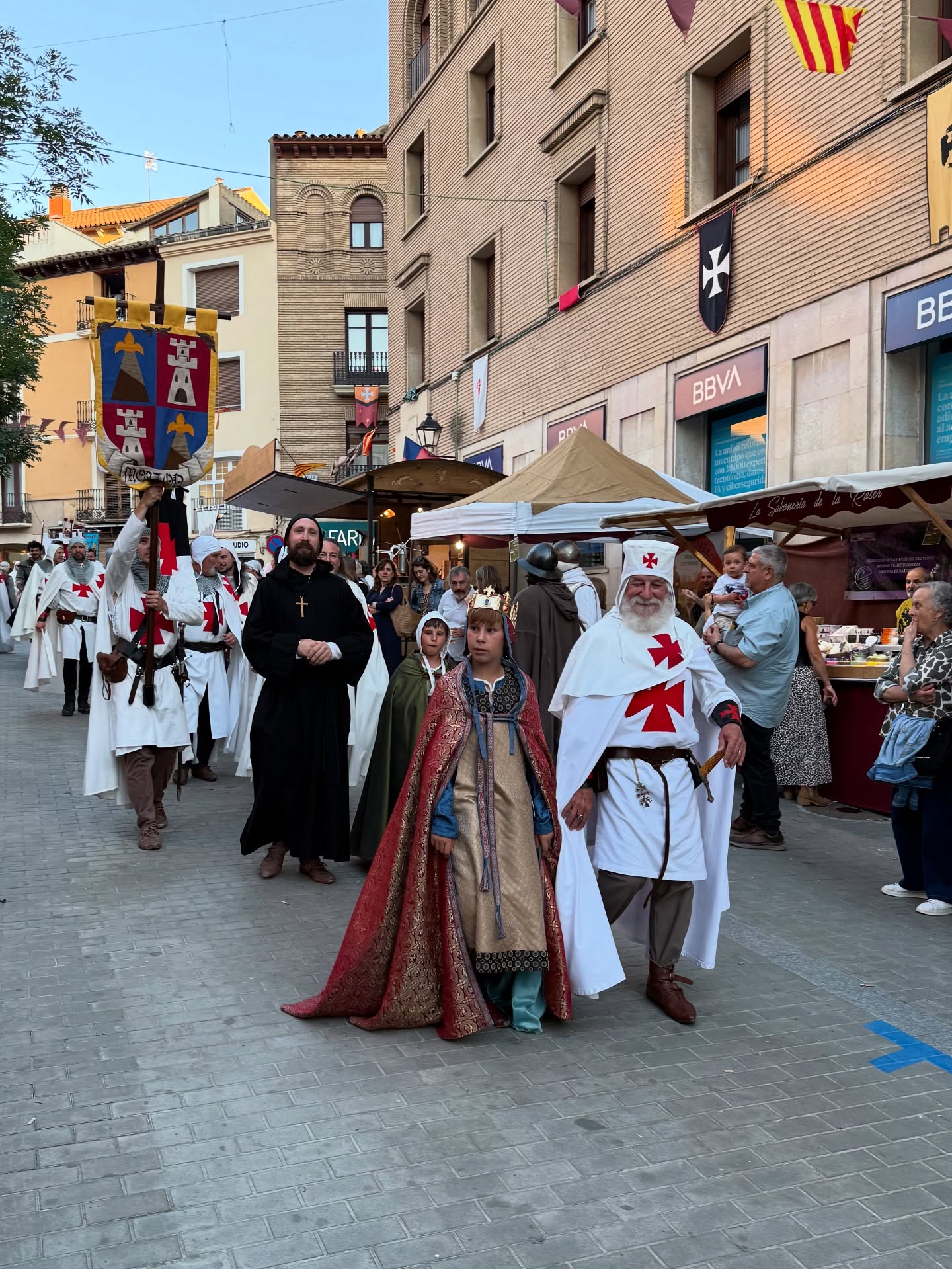 Monzón rinde un homenaje templario a Jaime I y Guillem de Mont-rodón Monzón rinde un homenaje templario a Jaime I y Guillem de Mont-rodón