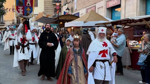 Foto de archivo del desfile del Homenaje Templario de Monzón Foto de archivo del desfile del Homenaje Templario de Monzón