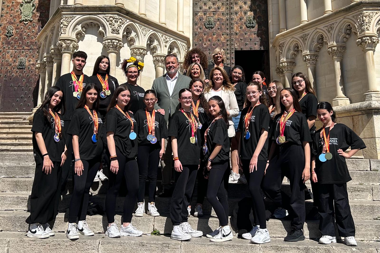 Dolz felicita al Estudio de Danza Rosario Tosta por sus éxitos en el Certamen Nacional y su clasificación al Europeo Dolz felicita al Estudio de Danza Rosario Tosta por sus éxitos en el Certamen Nacional y su clasificación al Europeo