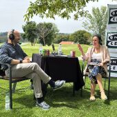 Javier Losada, Gerente de Comunicación de Coca Cola, con Lara Vivero, en Golf Xaz